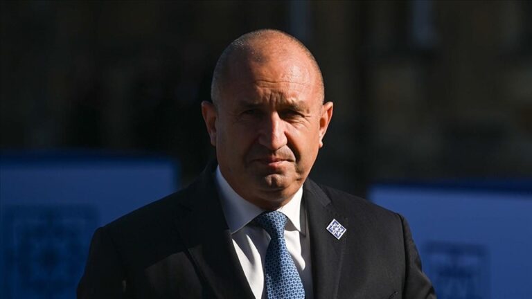EFE: Fostul președinte Rumen Radev aspiră să devină un Viktor Orban al Bulgariei