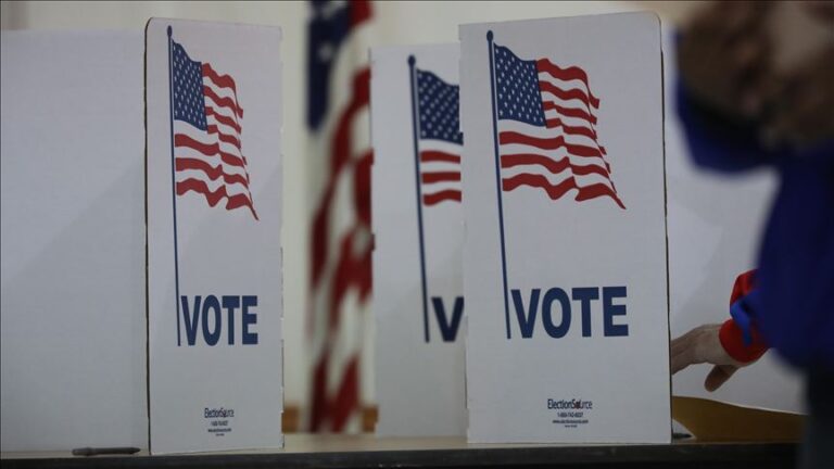 Democraţii – victorie în referendumul din Virginia, care a aprobat o nouă hartă electorală favorabilă lor și o înfrângere a lui Trump