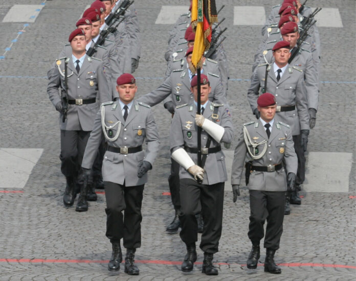 Bărbații germani au nevoie de aprobare pentru șederi lungi în străinătate,conform noii legi a serviciului militar