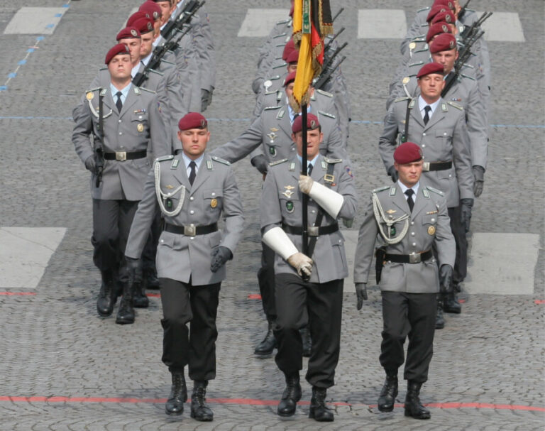 Bărbații germani au nevoie de aprobare pentru șederi lungi în străinătate,conform noii legi a serviciului militar