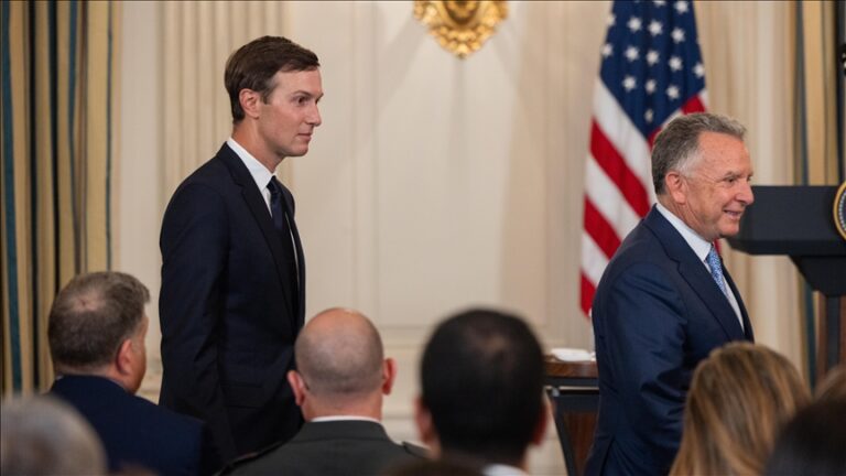Witkoff şi Kushner pleacă în Pakistan pentru discuţii cu Iranul, anunţă Casa Albă