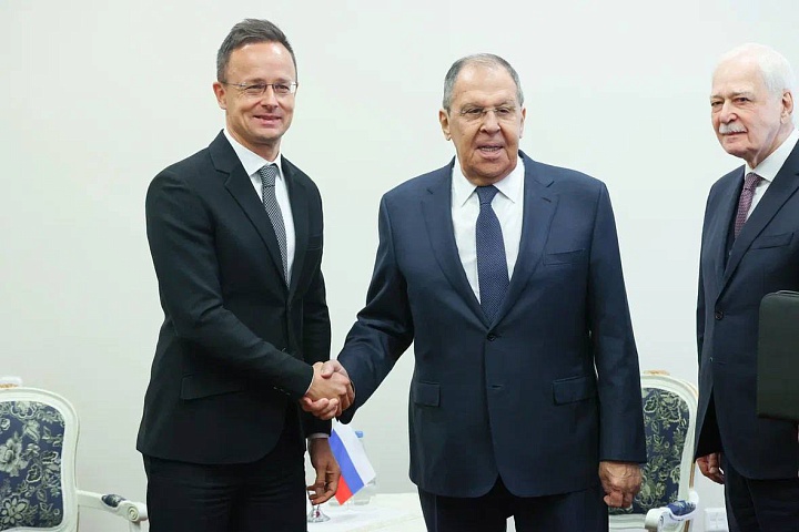 Încă o convorbire Szijjarto-Lavrov scursă în presă; ministrul ungar ar fi acceptat să îi trimită omologului rus un document despre Ucraina
