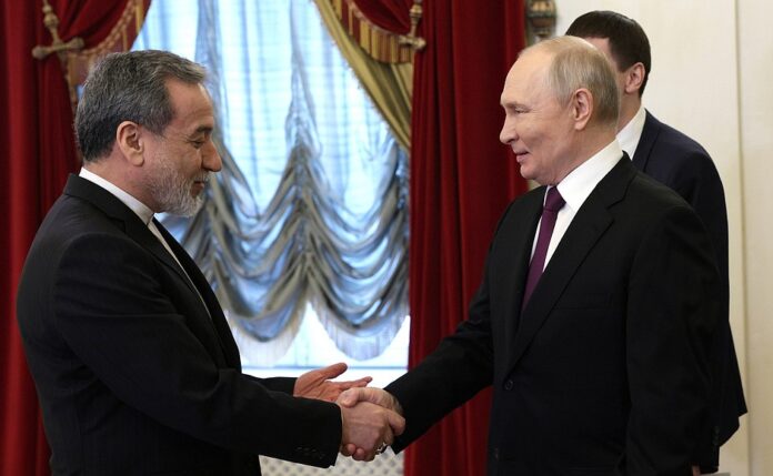 Rusia apără blocajul impus de Iran în Strâmtoarea Ormuz