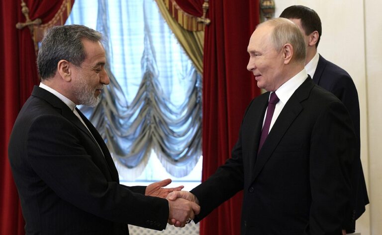 Rusia apără blocajul impus de Iran în Strâmtoarea Ormuz