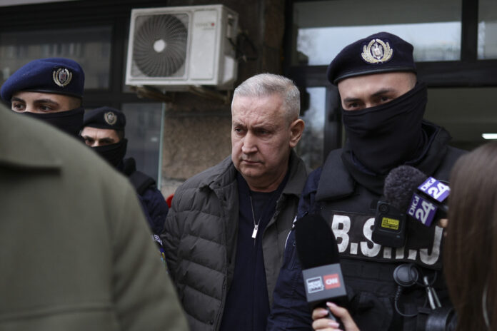Şeful Autorităţii Rutiere Române, Cristian Anton, reţinut de DNA / Peste 500.000 de euro descoperiţi în locuinţe
