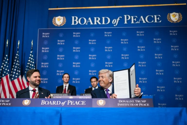 Teoria lui J.D. Vance privind trumpismul nu se „pupă” cu practica