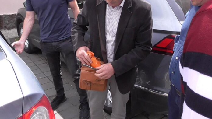 Romanian mayor caught red-handed while receiving bribe