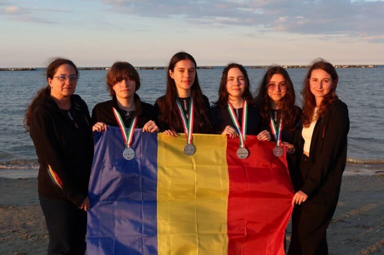 România a obţinut patru medalii la Olimpiada Europeană de Informatică pentru Fete