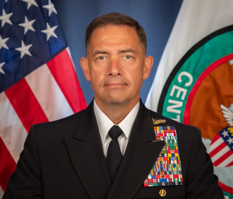 Șeful Centcom: SUA au distrus şase ambarcaţiuni mici iraniene şi au doborât rachete şi drone