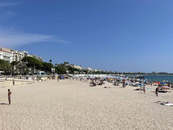 Cannes-ul redenumește „Brigitte Bardot” una dintre plajele sale