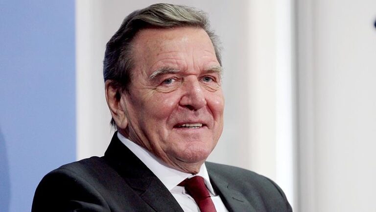 Germania se arată sceptică faţă de propunerea lui Putin privind implicarea fostului cancelar Schroeder în negocierile de pace din Ucraina