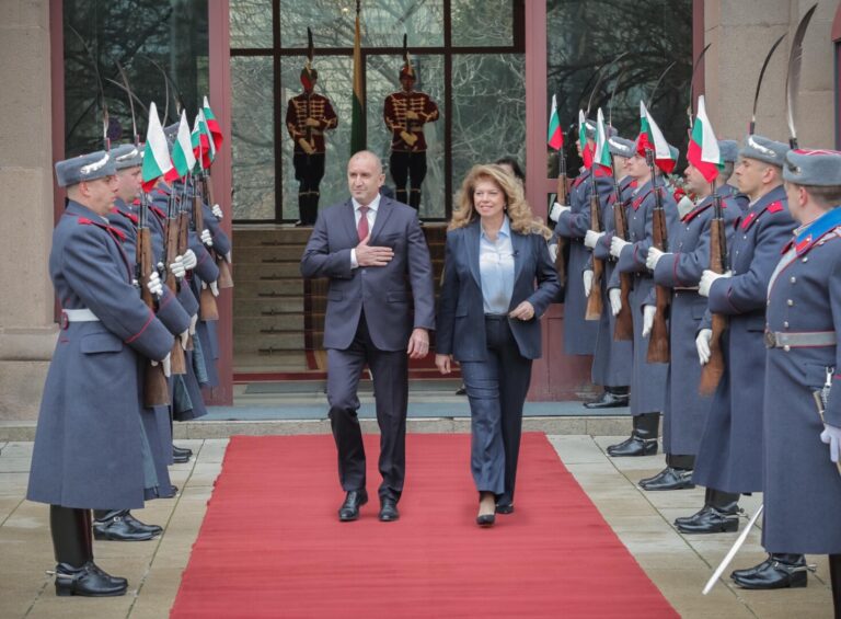 Bulgaria: Președinta Iliana Iotova i-a încredințat lui Rumen Radev mandatul de formare a guvernului