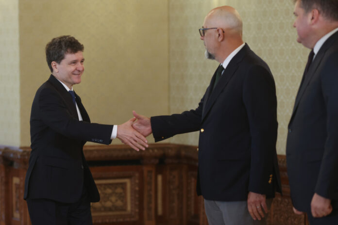 BUCURESTI - COTROCENI - CONSULTARI - PARTIDE PARLAMENTARE - 18 M