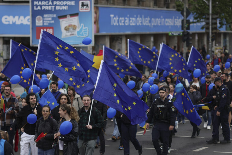 FOTO | Sute de persoane, la manifestaţia de Ziua Europei de la Bucureşti