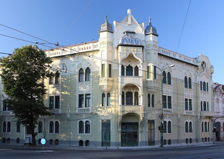 Familia Cârpaci a cumpărat cu 2,25 milioane de euro un palat din Timişoara în care Primăria nu a dorit să investească