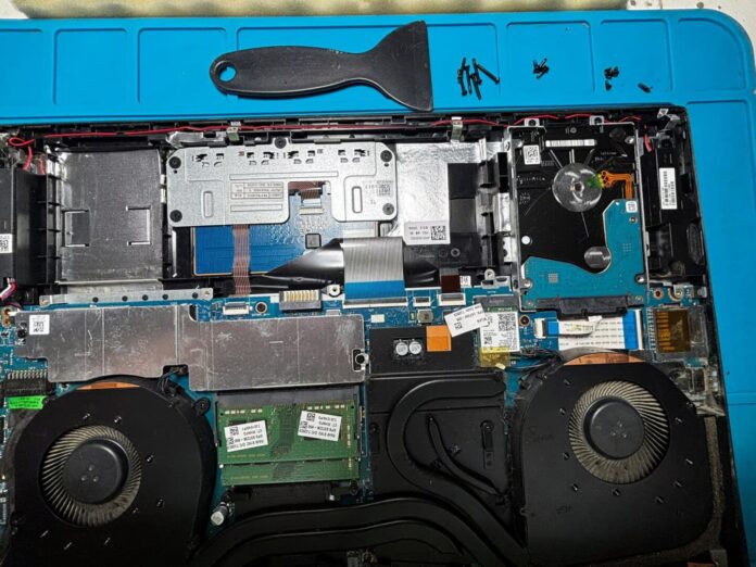 Ce se întâmplă în interiorul unui laptop care nu a fost curățat niciodată
