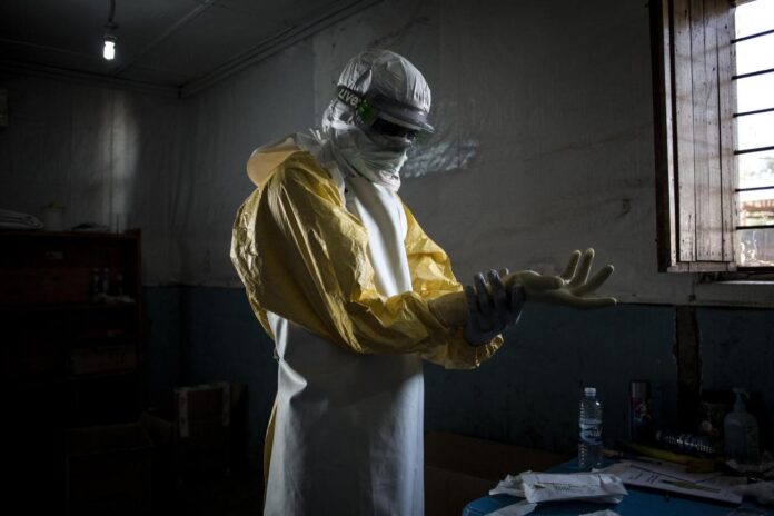 OMS: Peste 900 de cazuri suspecte de Ebola, identificate în RD Congo