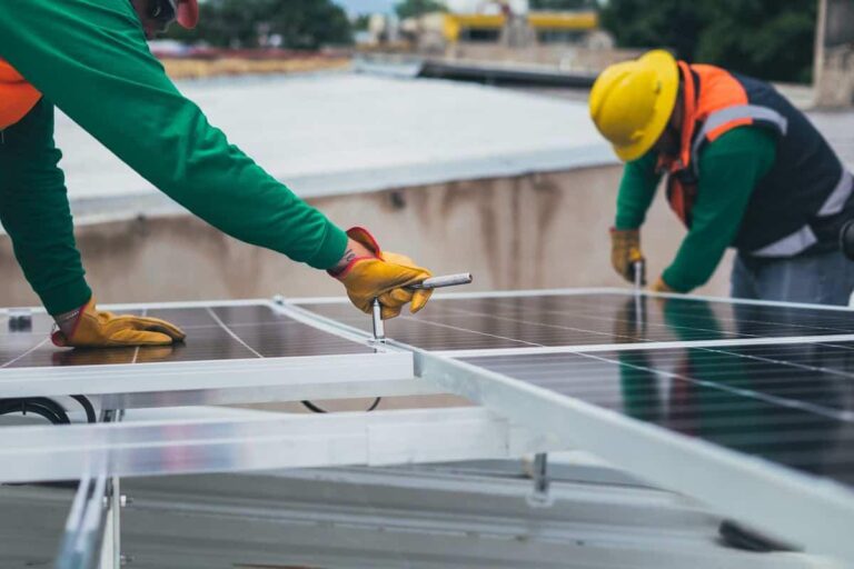 Cum să alegi firma potrivită pentru instalare de panouri fotovoltaice
