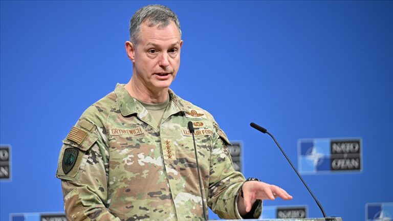 NATO | SUA cer aliaților europeni și Canadei să își crească rapid contribuția la forțele aeriene și navale