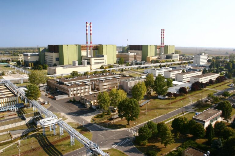 Centrala nuclearoelectrică Paks reduce producția din cauza temperaturii ridicate a apei din Dunăre