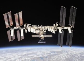 Scurgere de aer la bordul ISS: NASA transmite astronauţilor că se pot întoarce pe ISS, după ce erau pregătiţi pentru o eventuală evacuare