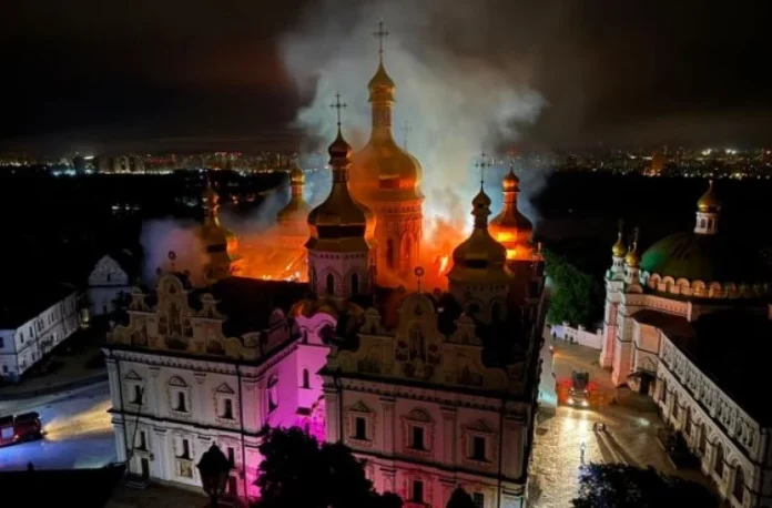 Lavra Pecerska 4