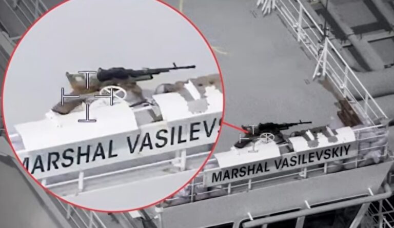 VIDEO | Mitraliere și posturi de tragere observate în Marea Baltică pe o navă rusească transportatoare de GNL