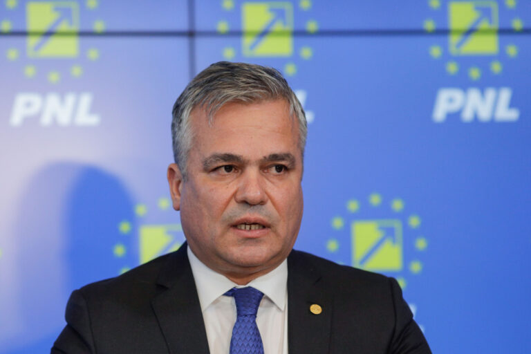 Adrian Veştea, către liberali: Este responsabilitatea noastră, ca partid istoric, să ne asumăm acest moment dificil
