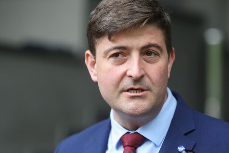 Deputat USR: Constituția este foarte clară: Desemnarea prim-ministru trebuieprecedată de consultarea partidelor parlamentare