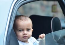IGSU avertizează: Nu lăsaţi niciodată copiii singuri în autoturism, nici măcar pentru câteva minute / Temperatura din interior poate creşte rapid la niveluri periculoase