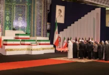 Sicriul cu trupul liderului iranian asasinat, Ali Khamenei, expus la Teheran, în cadrul unor ceremonii funerare de amploare