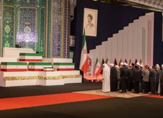Sicriul cu trupul liderului iranian asasinat, Ali Khamenei, expus la Teheran, în cadrul unor ceremonii funerare de amploare