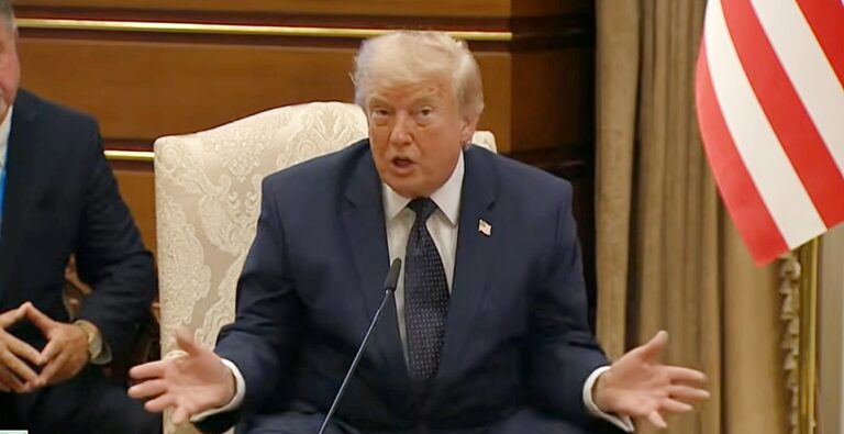 Trump, despre Groenlanda: Ar trebui să fie sub controlul SUA, nu al Danemarcei