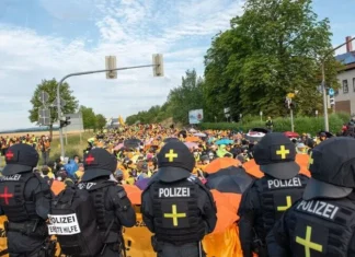 Germania | Liderii AfD, realeși, în pofida zecilor de mii de manifestanți care au încercat să blocheze congresul