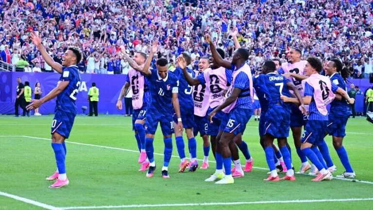 VIDEO | CM 2026: „Fotbal dezgustător”, „o ruşine absolută”: presa internaţională îi critică dur pe paraguayeni şi pe arbitru, după meciul cu Franţa