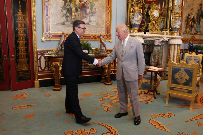 Andy Burnham anunţă primele numiri în noul cabinet britanic