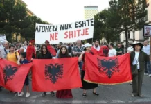 Mobilizare masivă la Tirana împotriva proiectului imobiliar în care este implicată familia Trump