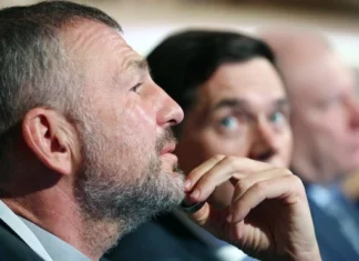 Un oligarh de top rupe tăcerea
