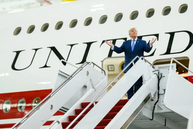 NYT: Trump nu a folosit noul Air Force One oferit de Qatar din motive de securitate, la cererea Secret Service